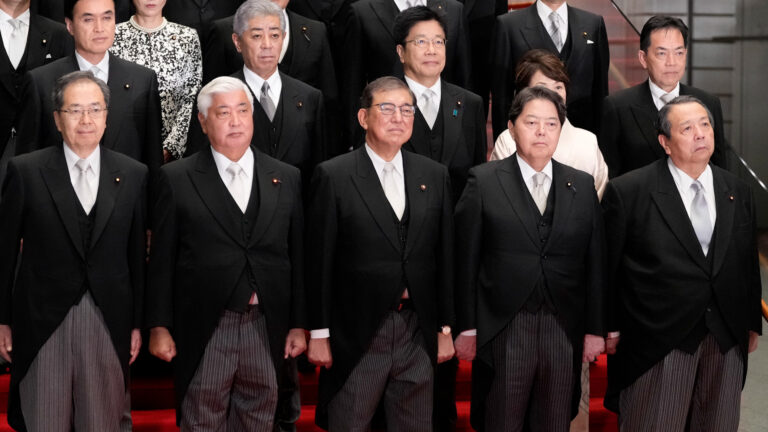 Japanese government admits to editing 'sloppy' cabinet photo