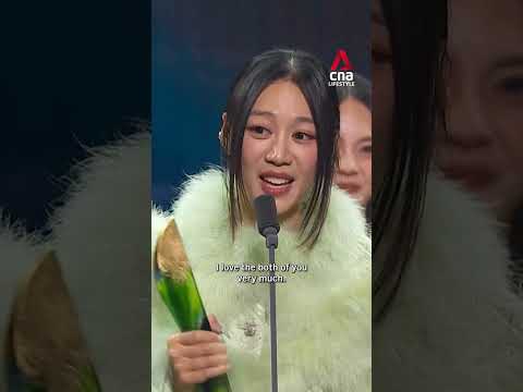 Tasha Low, Chantalle Ng share touching moment on stage | Star Awards 2025