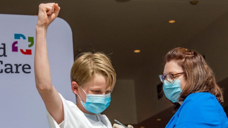 Top pediatricians buck RFK Jr.’s anti-vaccine meddling on COVID shot guidance