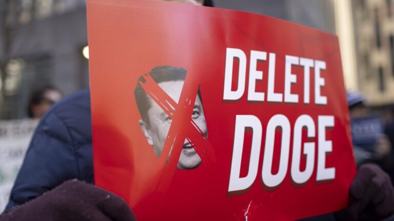 Senate staff probes DOGE, finds locked doors and windows covered with trash bags