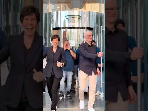 Tim Cook Celebrates iPhone 17 and iPhone Air Release Day