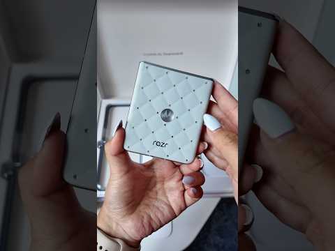 Unboxing Motorola’s $1,000 Brilliant Collection: Motorola Razr & Moto Buds Loop