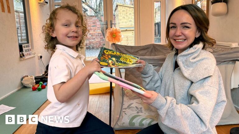 Under-5s should not be on screens for more than an hour a day, parents told in new government advice