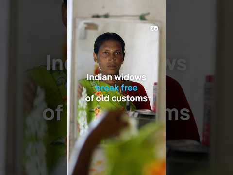 Indian widows break free of old customs | DW News