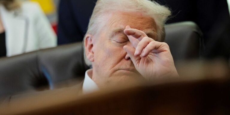 Trump's'half-hearted' and'flimsy' new stunt perfectly sums up his huge decline