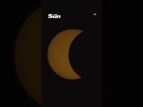 Stunning timelapse of solar eclipse over UK leaving Brits in awe at cosmic show