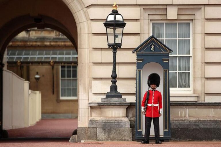 Labour mayors in England vow to cap tourist tax at 5%