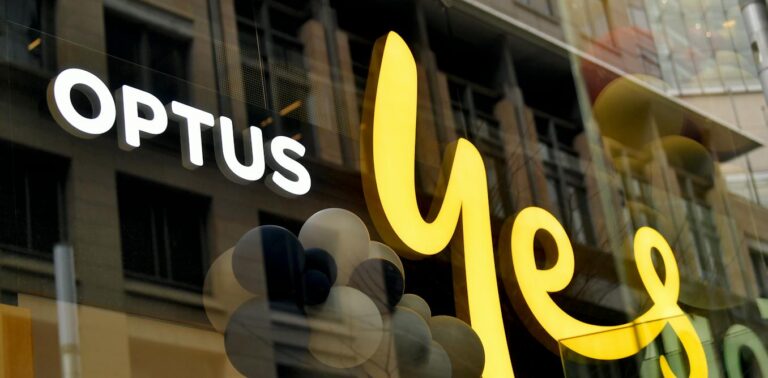Mandate domestic mobile roaming and strip telcos of Triple Zero, inquiry recommends
