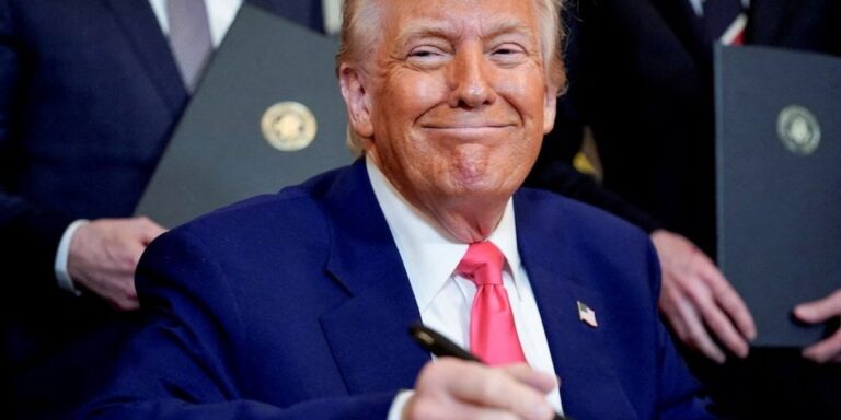 Republicans refuse to blame Trump for $2 billion corruption